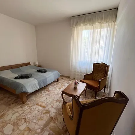 Ampio 6 Posti Con Aria Condizionata E Balconi Daire Floransa